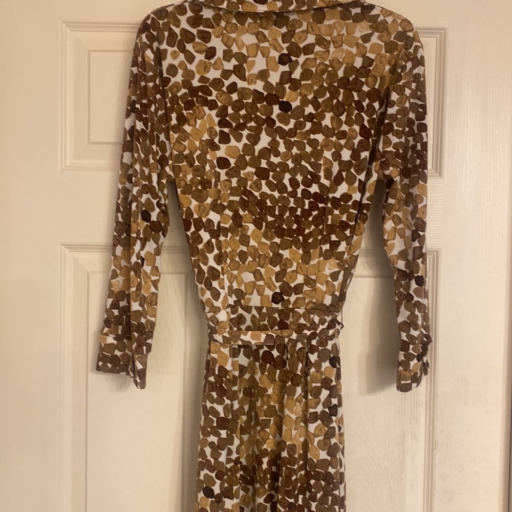 Geoffrey Beene dress. Size Small. Shades of brown and cream. - Picture 4 of 4